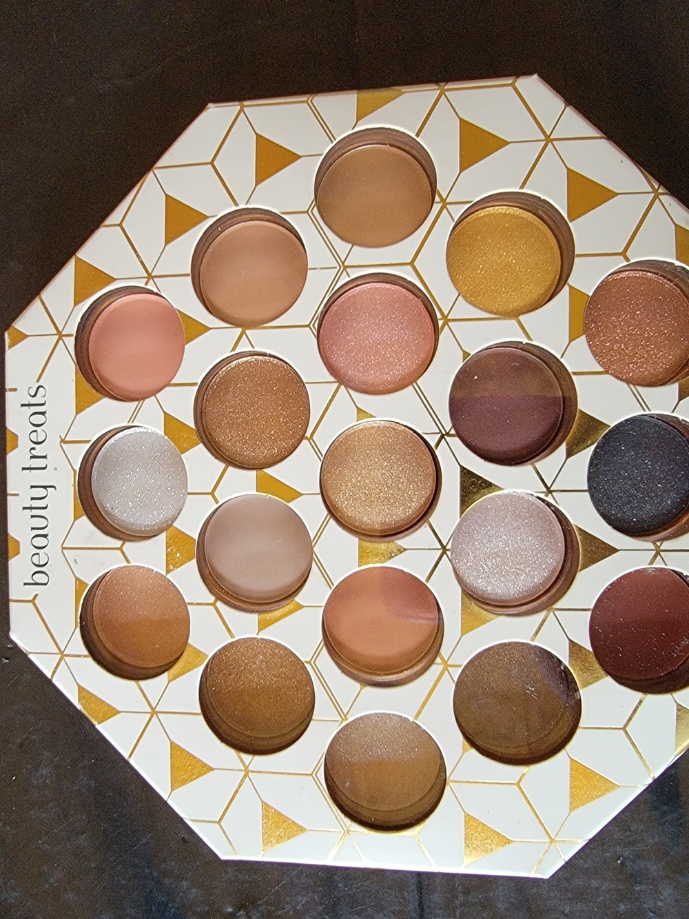 Warm Neutral Eyeshadow Palette - 20 Shade Assortment